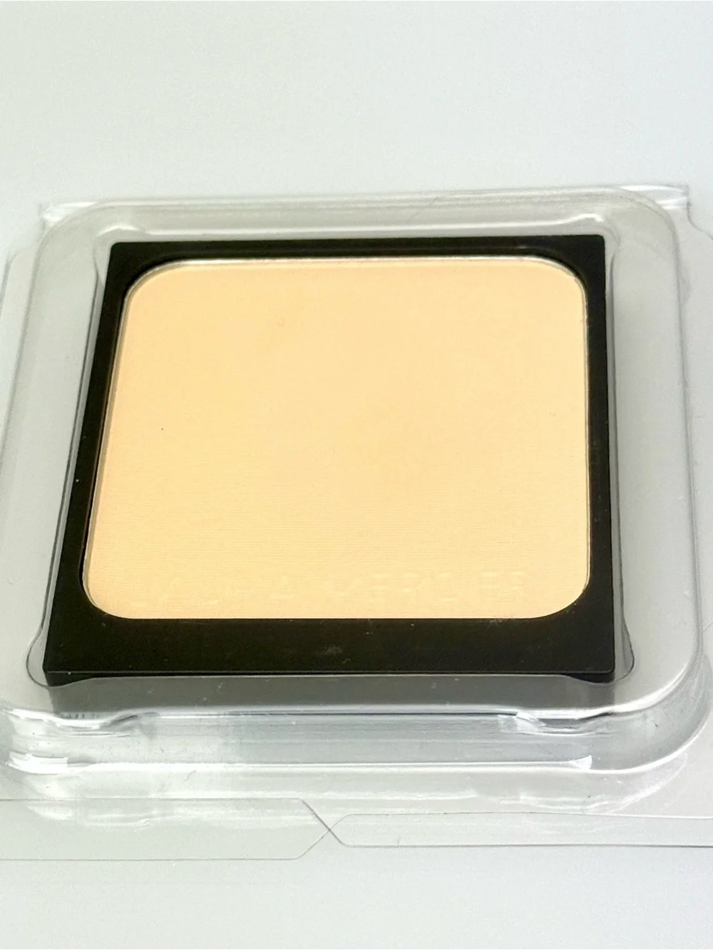 Laura Mercier • Translucent Pressed Setting Powder